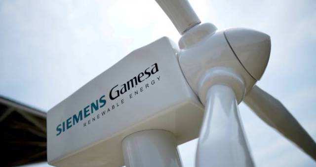 Turbina con el logo de Siemens Gamesa en Zamudio (Vizcaya). REUTERS