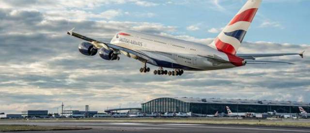 Un avión de British Airways toma tierra Londres-Heathrow.