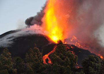 La ceniza del volcán amenaza el tráfico aéreo en La Gomera, Hierro y Tenerife La ceniza del volcán amenaza el tráfico aéreo en La Gomera, Hierro y Tenerife
