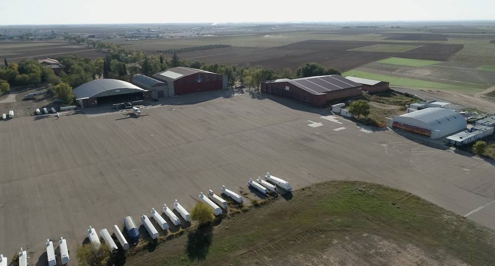 Hangares del aeródromo de Ocaña.