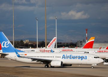 El turismo, la banca y las petroleras se hunden en Bolsa más del 10% El turismo, la banca y las petroleras se hunden en Bolsa más del 10%