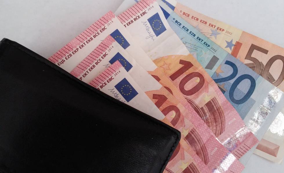 La tasa de ahorro de los hogares cae hasta el 3,7% en el tercer trimestre por su mayor consumo e inversión