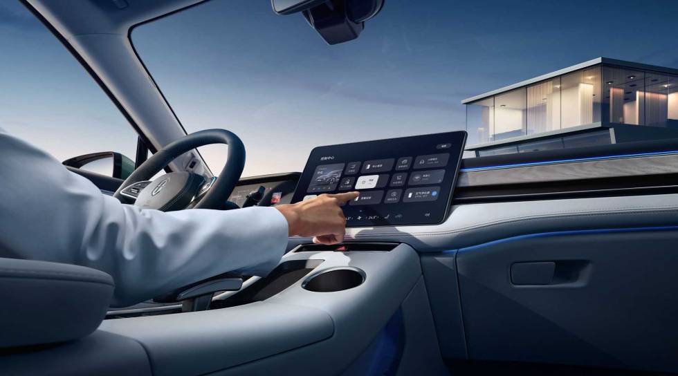Llega el primer coche de Huawei: con HarmonyOS incluido e híbrido