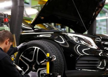 La actividad manufacturera española creció en diciembre a su ritmo más lento en diez meses La actividad manufacturera española creció en diciembre a su ritmo más lento en diez meses