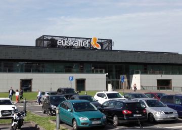 Ex accionistas de Euskaltel retiran la demanda de cobro de 41 millones Ex accionistas de Euskaltel retiran la demanda de cobro de 41 millones