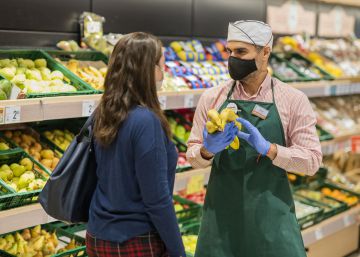 Consum sube un 2,5% el sueldo al 89% de su plantilla Consum sube un 2,5% el sueldo al 89% de su plantilla