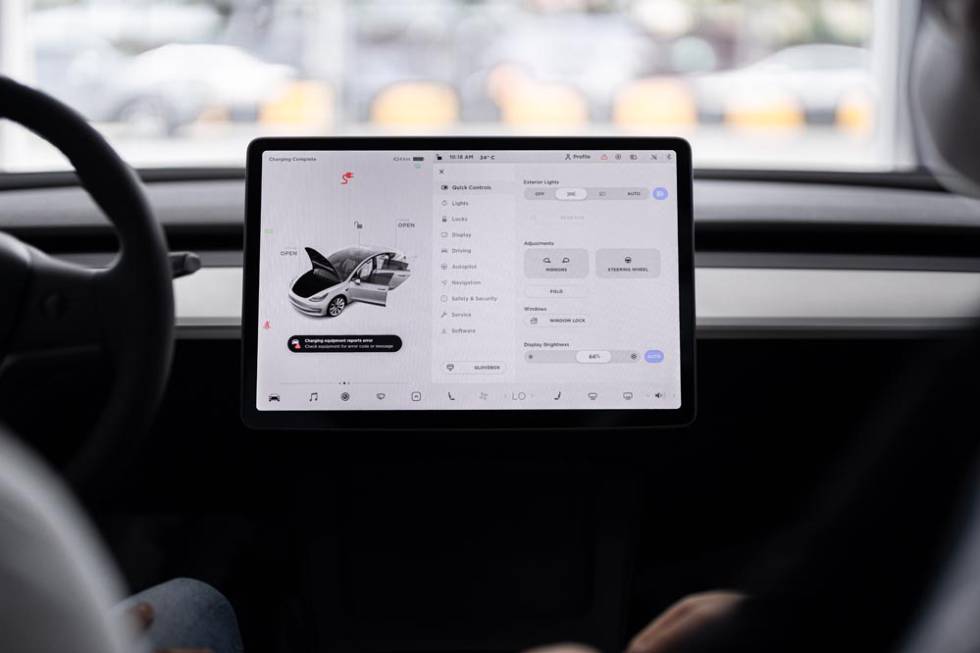 Pantalla de un coche de Tesla