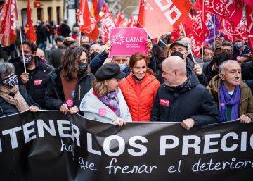 CC OO y UGT se manifiestan en toda España en demanda del control de los precios CC OO y UGT se manifiestan en toda España en demanda del control de los precios