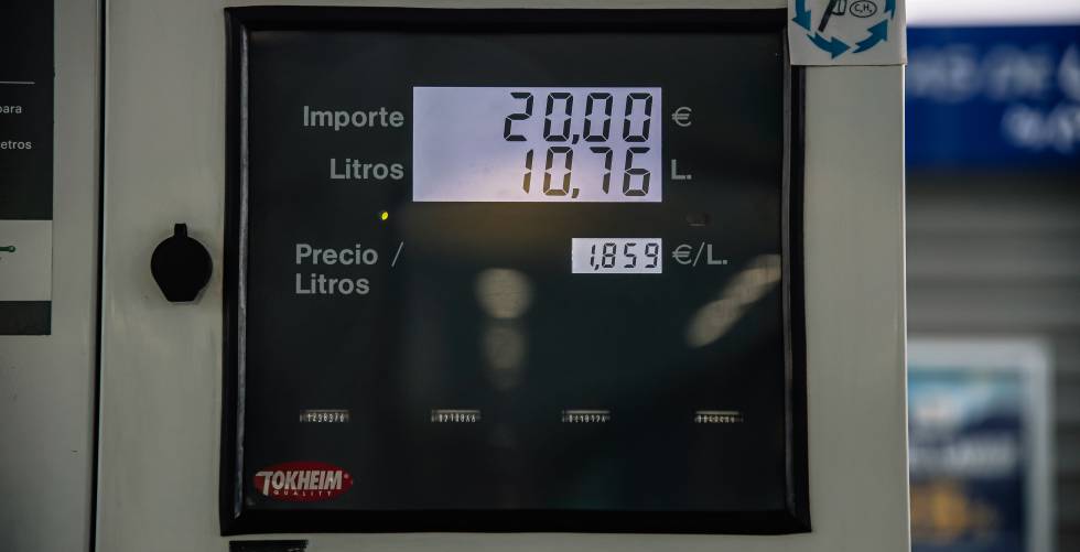 Precios de la gasolina, en una estación de servicio en Madrid.