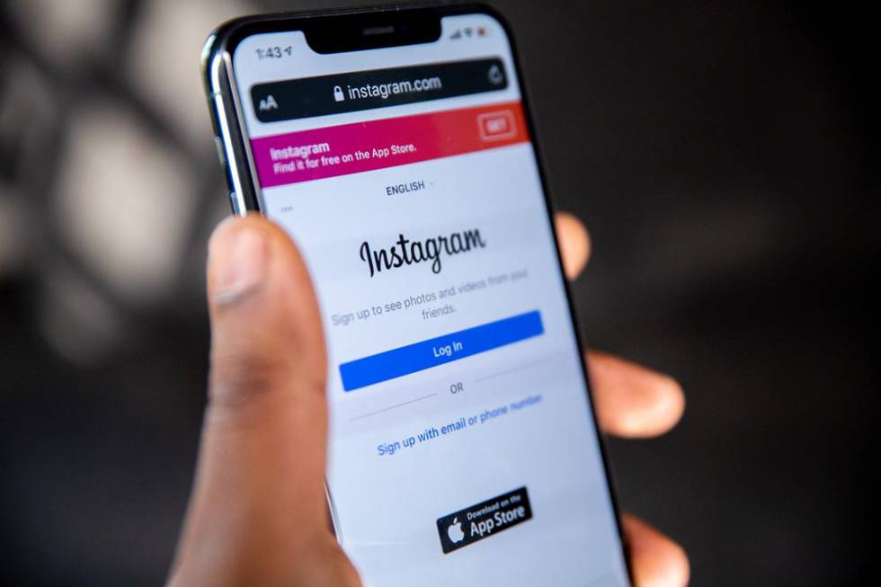 Smartphone con Instagram