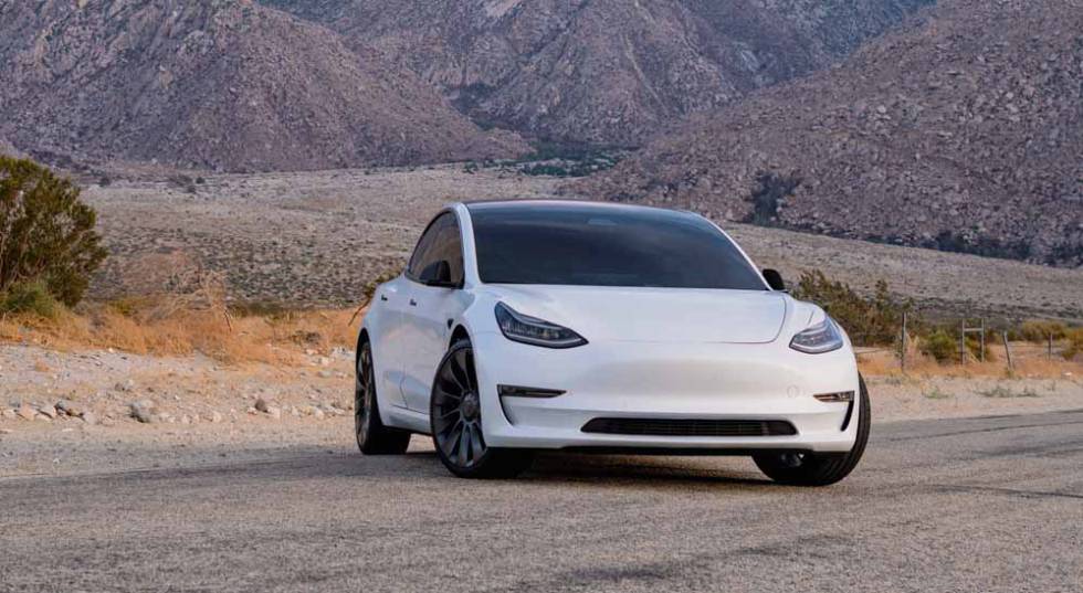 Coches Model 3 de Tesla de color blanco
