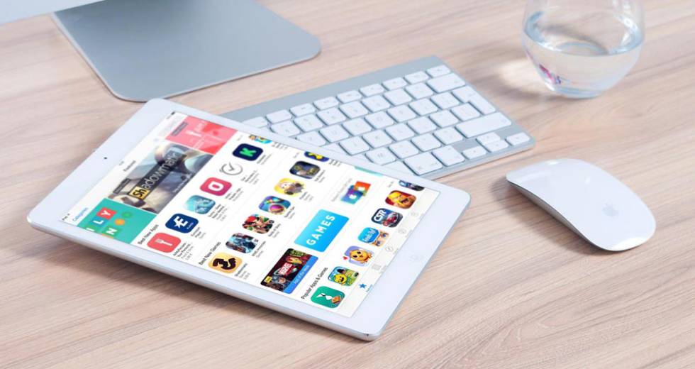 tablet iPad en una mesa