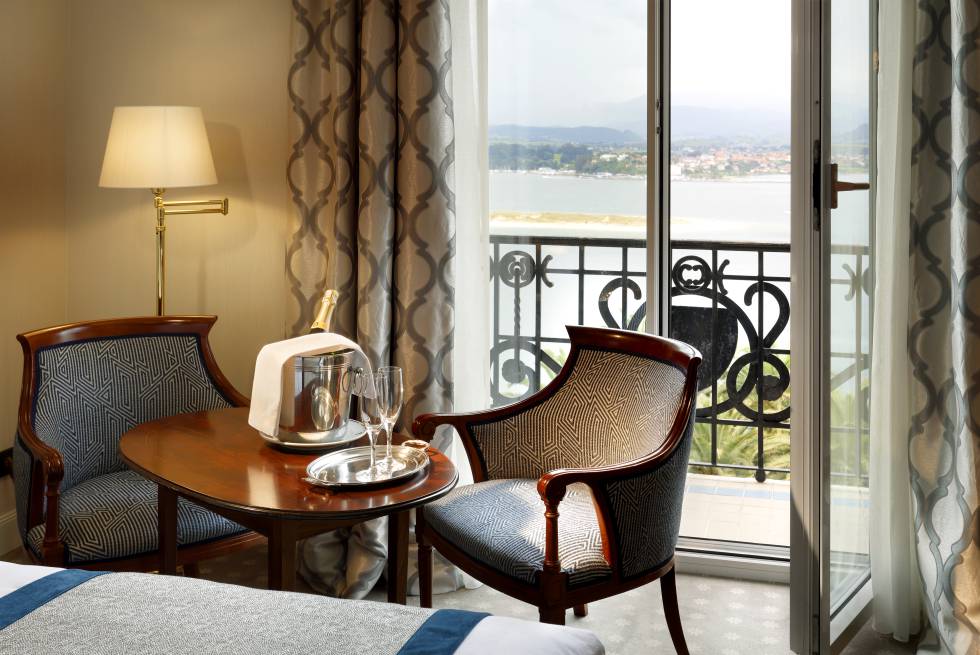 Habitación doble superior con vistas a la bahía de Santander.