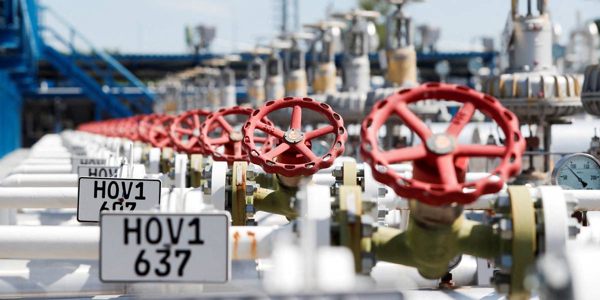 Las válvulas de gas en el sitio de almacenamiento de gas natural de Zsana en Zsana, Hungría, el 20 de mayo de 2022.