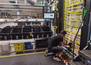 Así trabajan los 14.000 empleados de los centros de operaciones de Amazon en España Así trabajan los 14.000 empleados de los centros de operaciones de Amazon en España