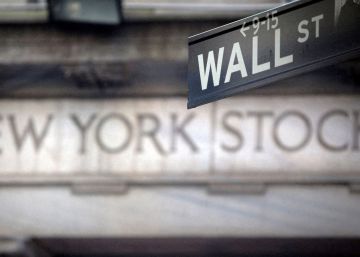El Ibex retrocede un 1,6% y se despide de los 8.200 puntos con el IPC desbocado El Ibex retrocede un 1,6% y se despide de los 8.200 puntos con el IPC desbocado