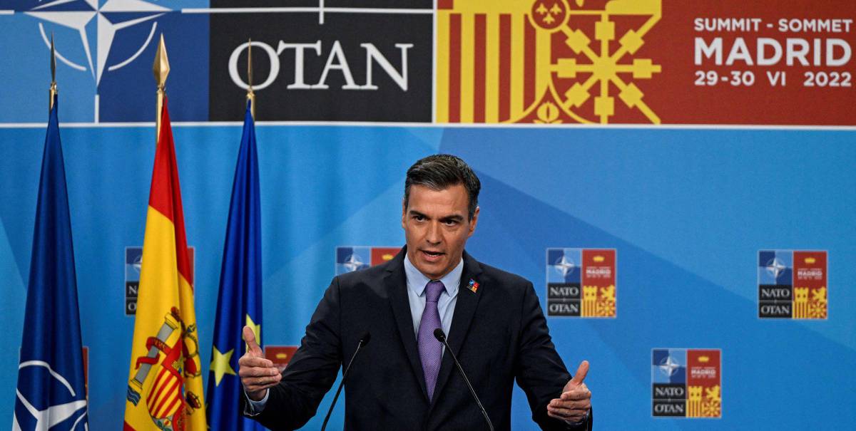 El presidente del Gobierno, Pedro Sánchez, durante la rueda de prensa en la Conferencia de la OTAN.