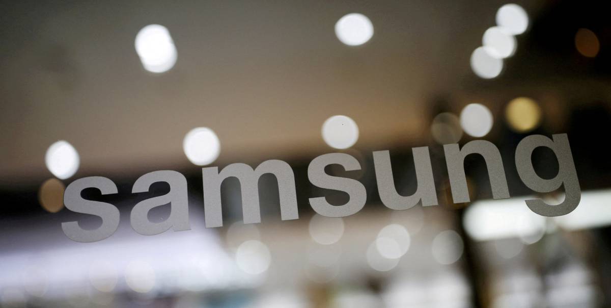 Logo de Samsung en su sede central en Seul.