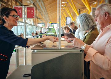 Iberia genera 9.300 millones del
PIB y 160.000 empleos en España Iberia genera 9.300 millones del
PIB y 160.000 empleos en España