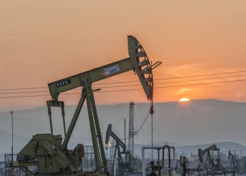 El petróleo Brent cae un 4% y el gas natural baja un 7% El petróleo Brent cae un 4% y el gas natural baja un 7%
