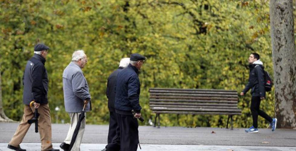 Escrivá quiere destopar la base y la pensión máxima de forma equivalente en un plazo de 30 años