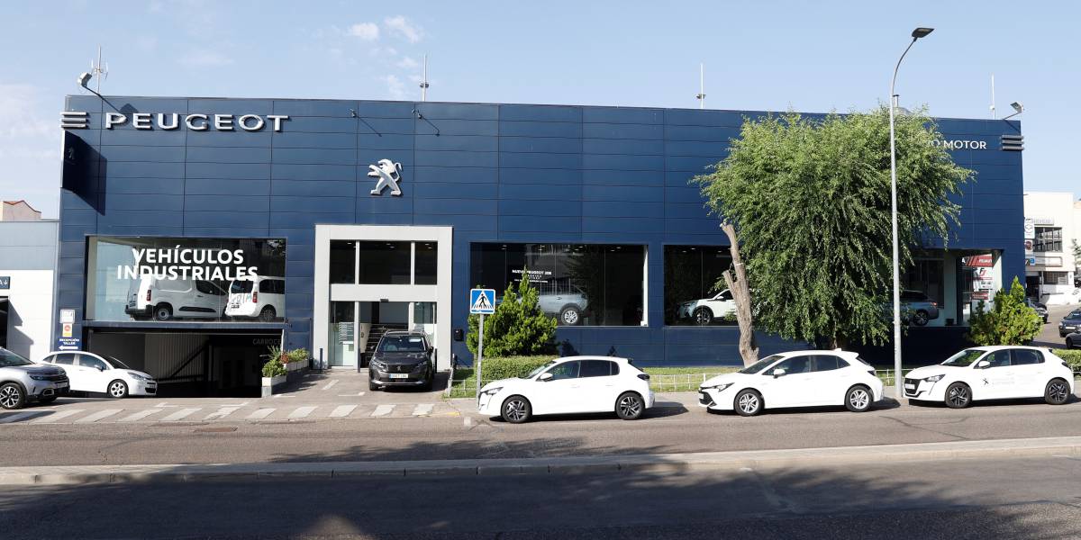 Imagen de un concesionario de la marca Peugeot.