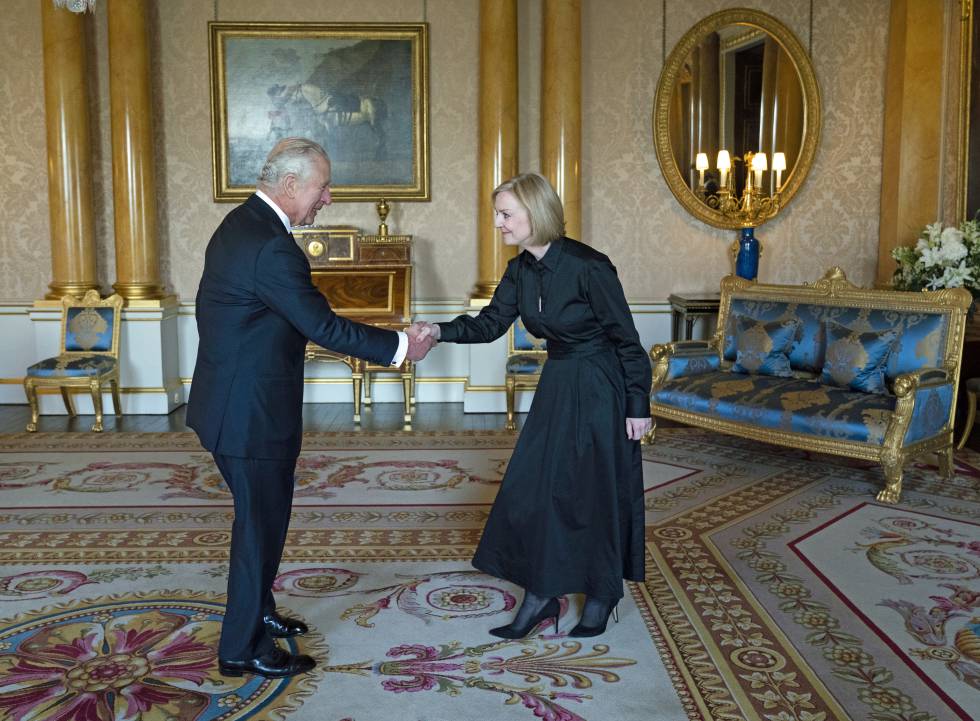 Rey Carlos y Liz Truss
