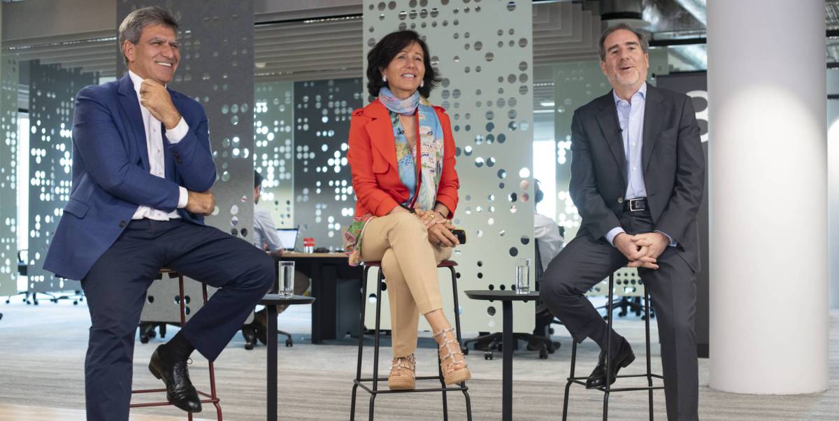 El consejero delegado de Santander, José Antonio Álvarez; la presidenta del banco, Ana Botín; y el próximo CEO de grupo, Héctor Grisi.
