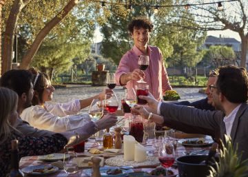 Un brindis con vino español por la sostenibilidad, la economía y el empleo Un brindis con vino español por la sostenibilidad, la economía y el empleo