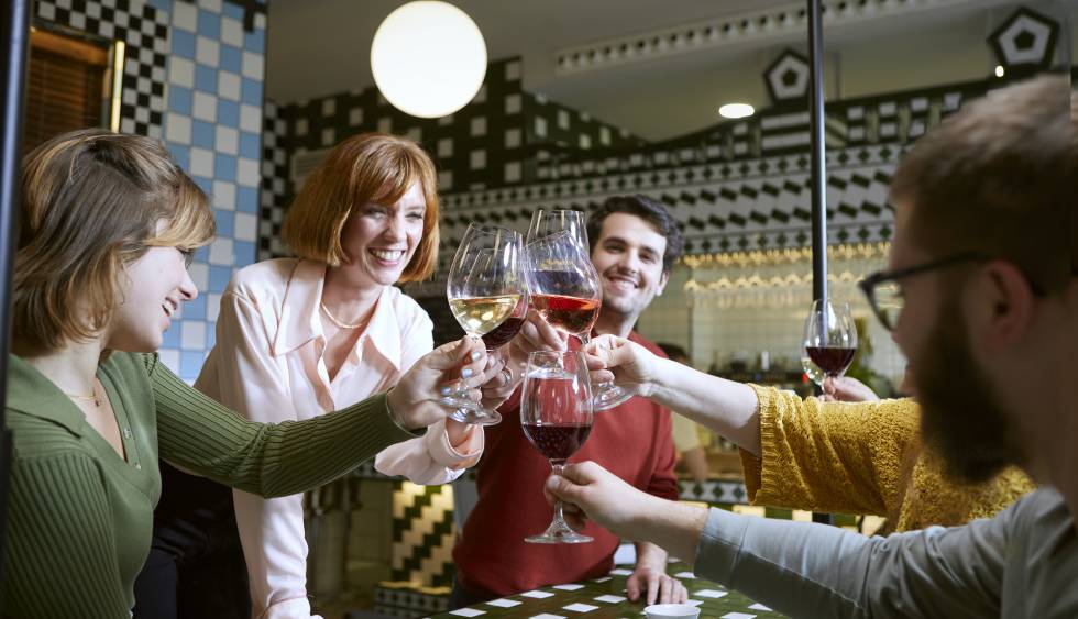 Un brindis con vino español por la sostenibilidad, la economía y el empleo