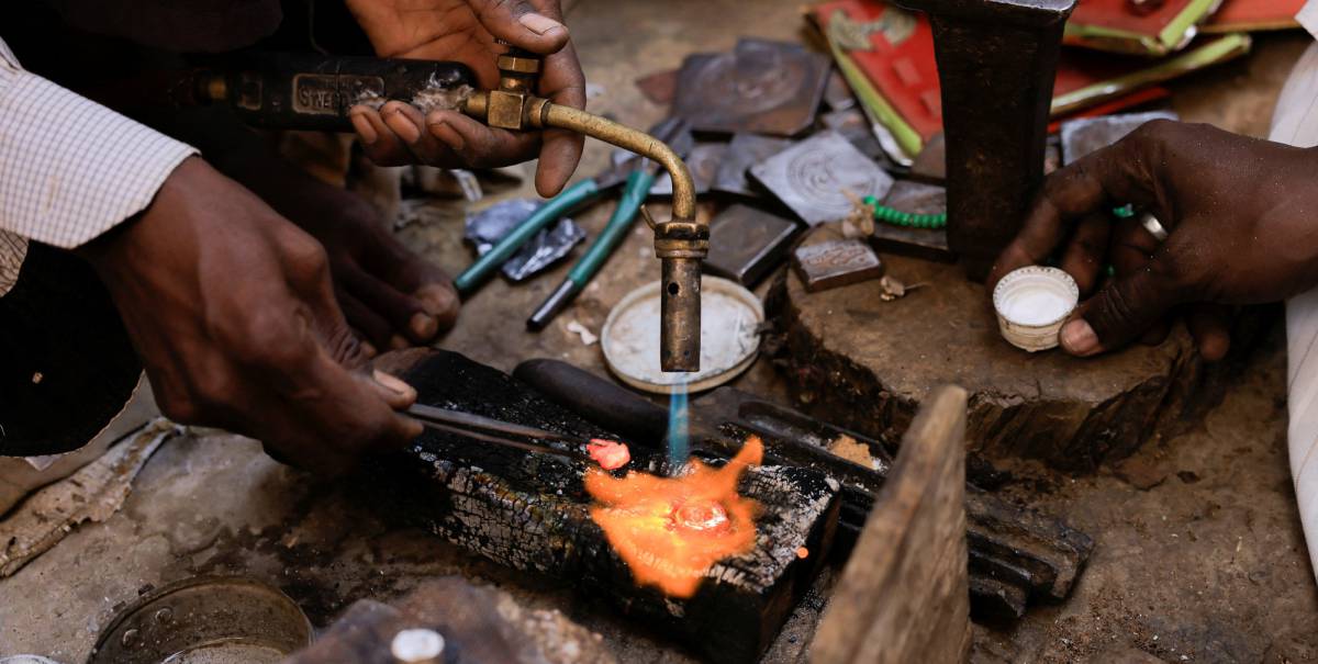 El invierno de las criptos pone de relieve la calidez del oro