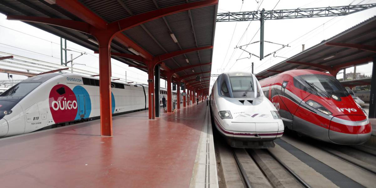 Trenes de alta velocidad de Ouigo, Renfe e Iryo.