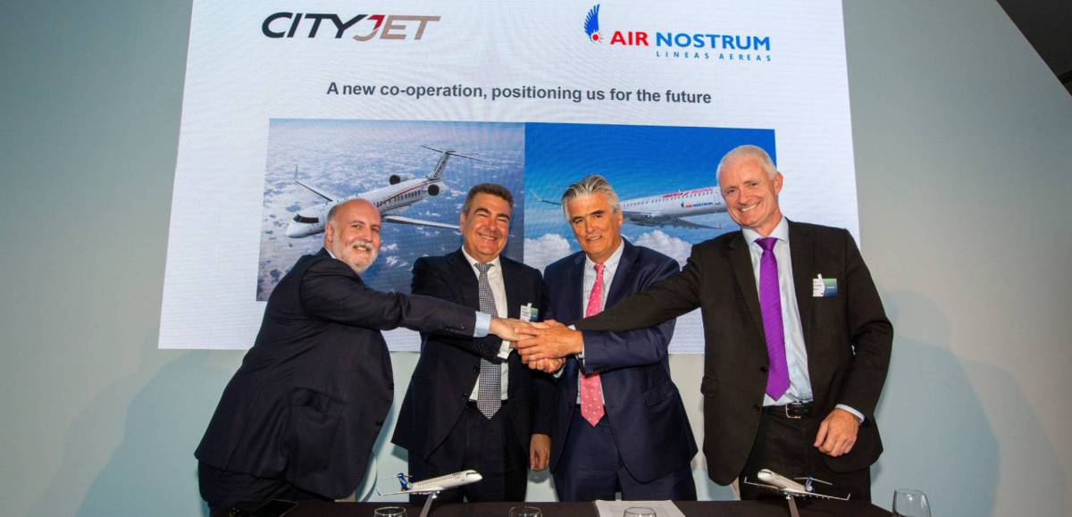 Firma del acuerdo, en 2018, entre directivos de Air Nostrum y CityJet.