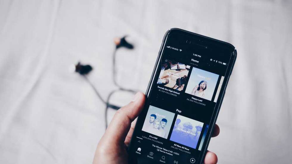 Spotify en la pantalla de un móvil