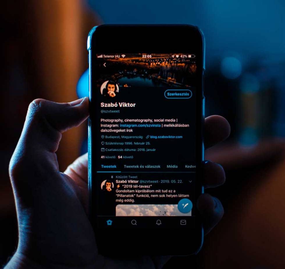 Uso de Twitter en un teléfno móvil