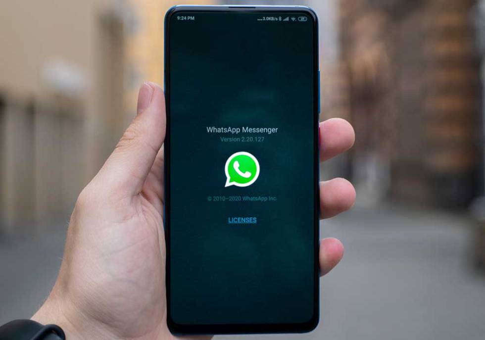 App WhastApp en un teléfono