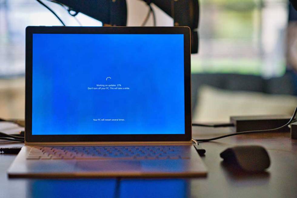 Ordenador actualizando Windows