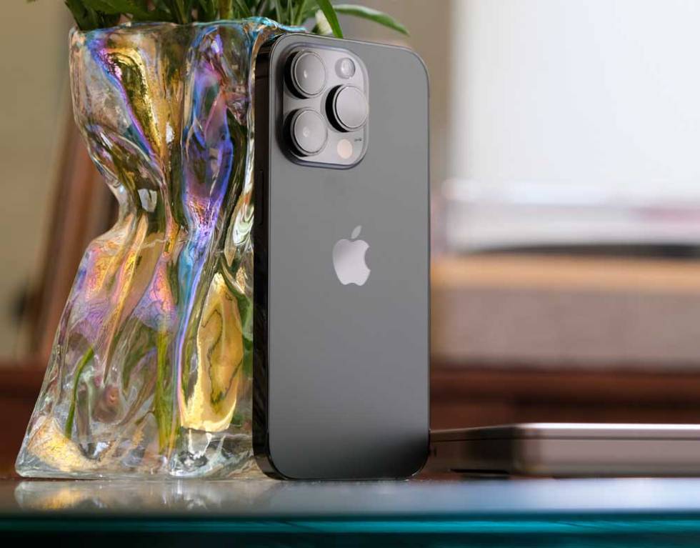 Trasera del teléfono iPhone 14 Pro