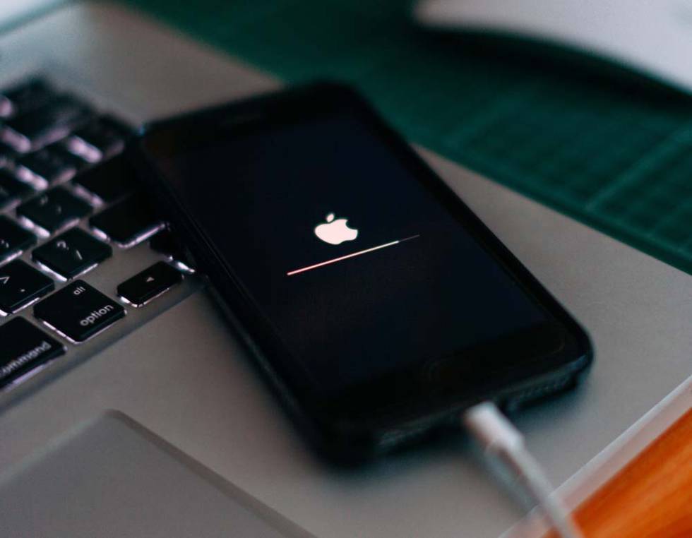 Proceso de instalación de iOS en un iPhone