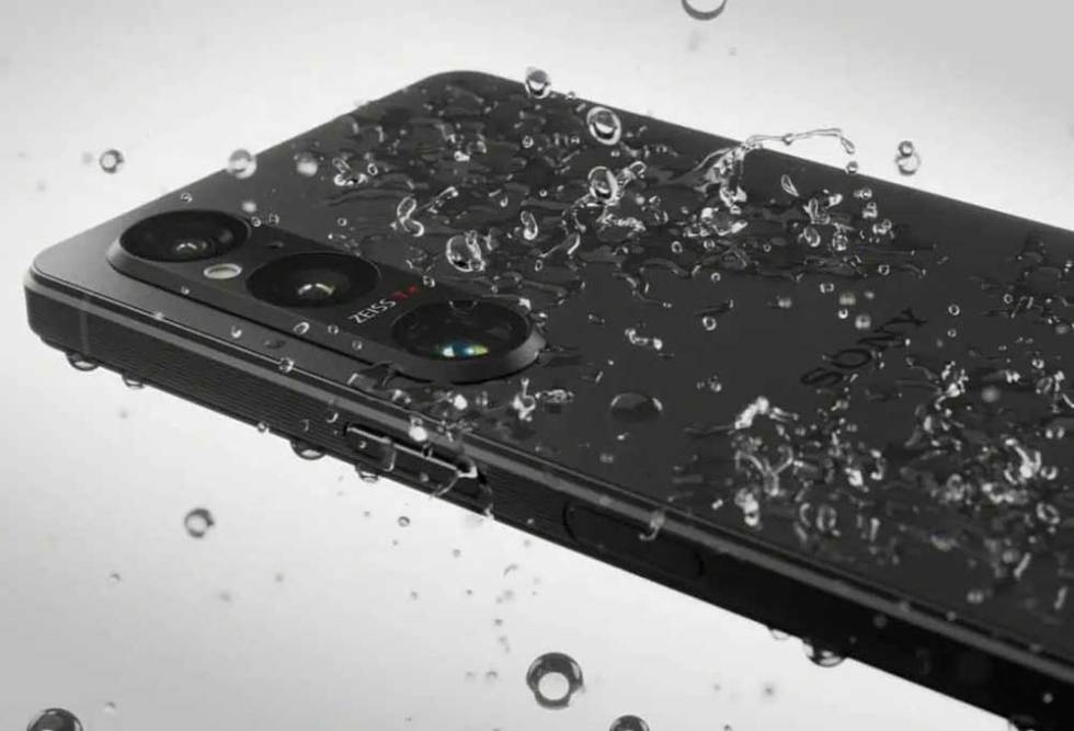 Cámara del Sony Xperia 1 V con agua