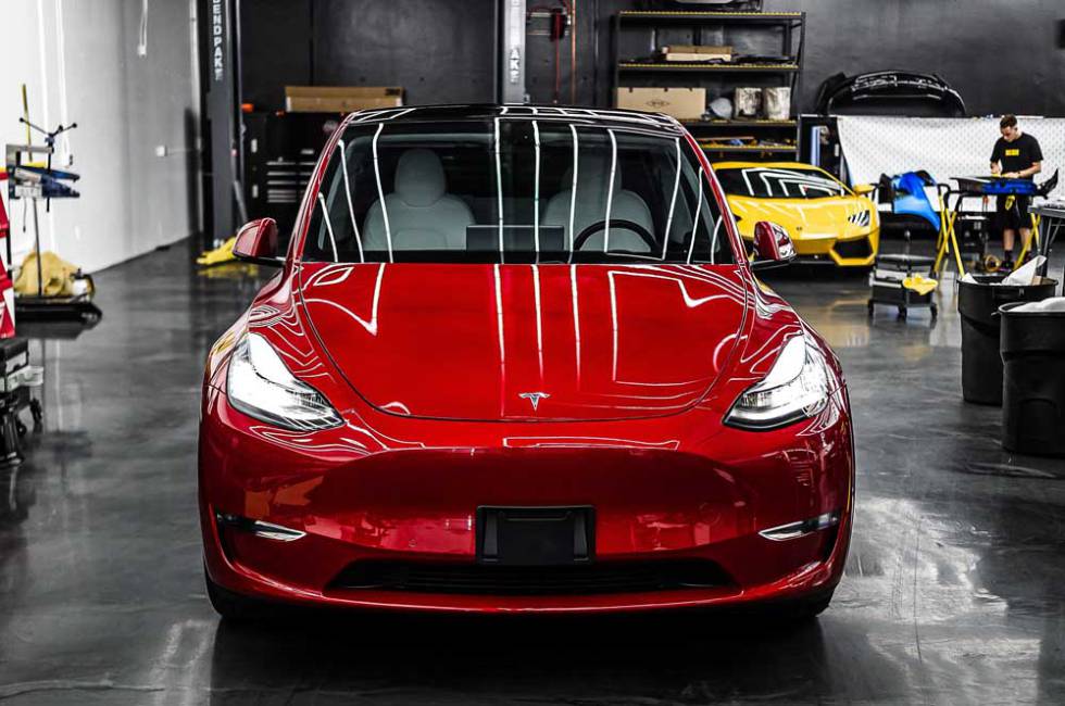 Coche rojo de Tesla