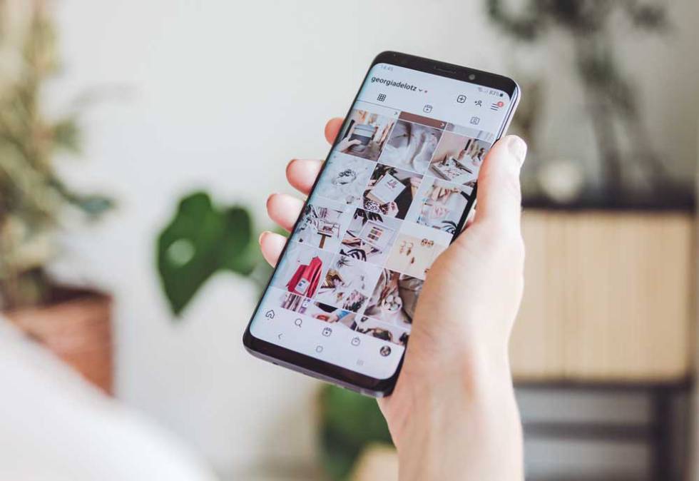 Uso de la aplicación Instagram en un teléfono