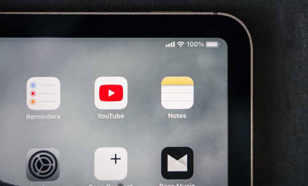 Icono de YouTube en un tablet iPad