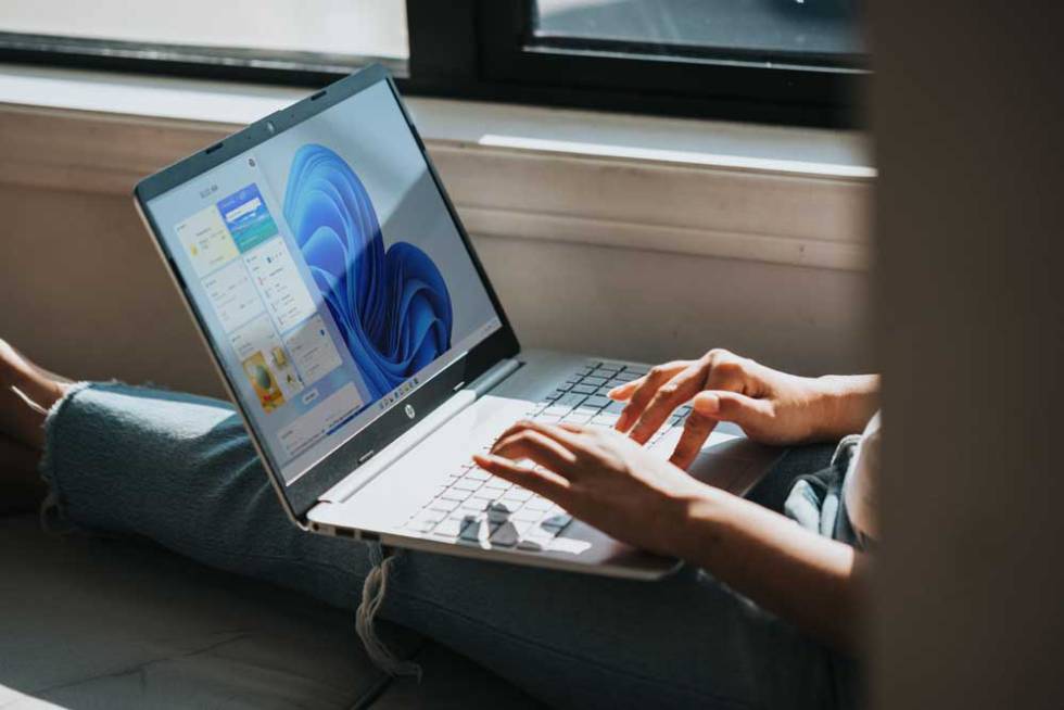 Ordenador portátil con sistema operativo Windows 11
