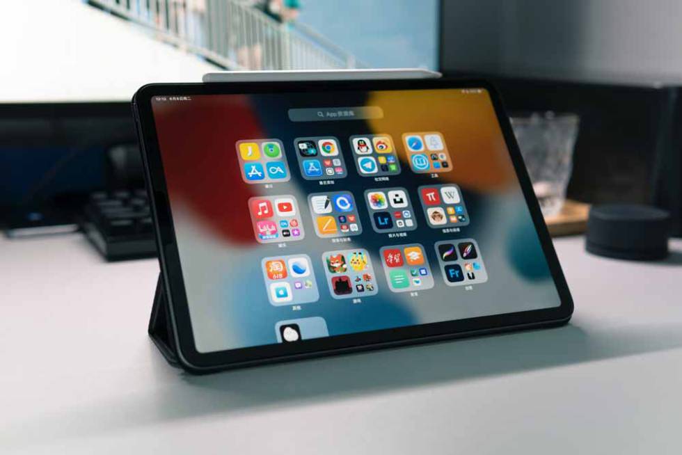 Tablet iPad encima de una mesa