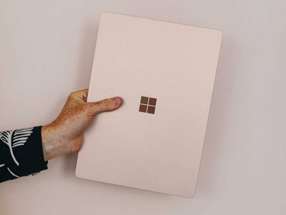 Porta´til con logo de Microsoft