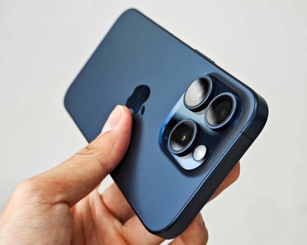 Carcasa tarsera iPhone 15