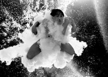 Tze Liang Ooi de Malaysia durante la prueba de salto de trampolín en los Juegos de la Commonwealth el 12 de abril en Gold Coast, Australia.