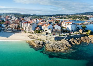 Playa de Caneliñas en las Rías Baixas en Pontevedrarn