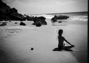 Yoga en Varkala, India. EL PAÍS RETINA recuerda la convenienia de usar protector solar